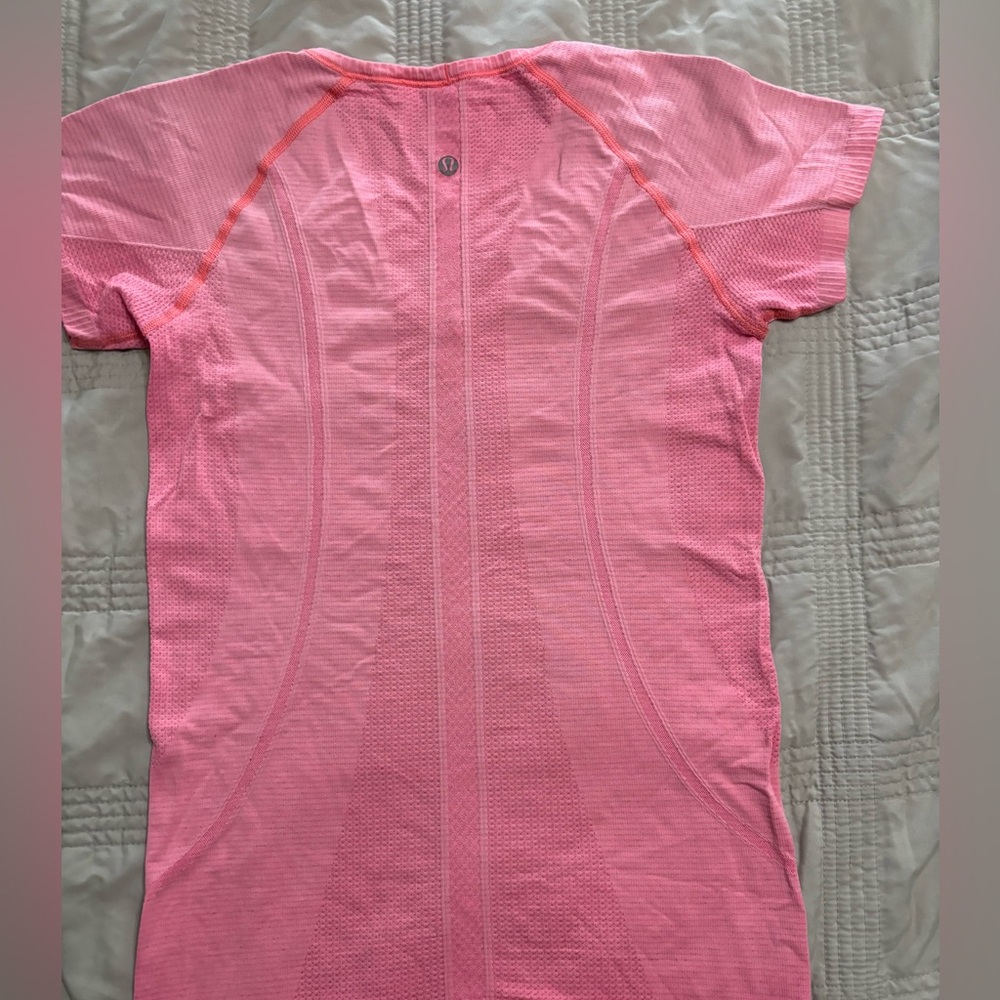Women Lululemon Run: Swiftly Tech‎ V Neck Mini Stripe Peach/Coral Size 6 - Picture 4 of 6